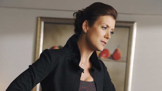 PRIVATE PRACTICE - "The Parent Trap" - Two back-to-back episodes of "Private Practice" on THURSDAY, DECEMBER 3 start with "The Parent Trap" (9:00-10:00 p.m., ET), in which Addison performs a complex in utero surgery, proving not only her talents to her father but also finally giving them some common ground. Meanwhile Sam and Naomi deal with their own family crisis when they discover their daughter is growing up way too fast, and Violet does the unthinkable. (ABC/ERIC MCCANDLESS)KATE WALSH