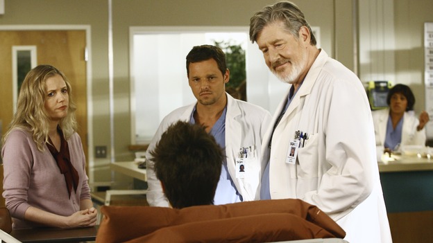 GREY'S ANATOMY - "Let the Truth Sting" - The new interns are dazzled by the skill level of fellow intern George, while Lexie helps keep his "repeater" status a secret; Meredith half-heartedly helps Lexie with her first emergency patient; Sloan and Richard attempt a radical, new surgery to save a woman's ability to speak; and George is compelled to tell Callie of his past indiscretion with Izzie, on "Grey's Anatomy," THURSDAY, OCTOBER 11 (9:00-10:01 p.m., ET) on the ABC Television Network. (ABC/SCOTT GARFIELD)EVE GORDON, MARTIN SPANJERS, JUSTIN CHAMBERS, EDWARD HERRERA