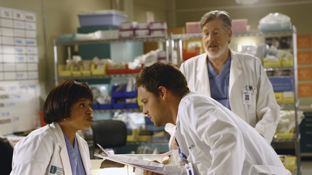 GREY'S ANATOMY - "Let the Truth Sting" - The new interns are dazzled by the skill level of fellow intern George, while Lexie helps keep his "repeater" status a secret; Meredith half-heartedly helps Lexie with her first emergency patient; Sloan and Richard attempt a radical, new surgery to save a woman's ability to speak; and George is compelled to tell Callie of his past indiscretion with Izzie, on "Grey's Anatomy," THURSDAY, OCTOBER 11 (9:00-10:01 p.m., ET) on the ABC Television Network. (ABC/SCOTT GARFIELD)CHANDRA WILSON, JUSTIN CHAMBERS, EDWARD HERMANN