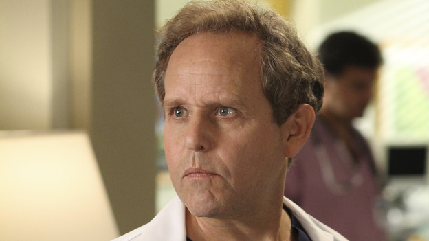 GREY'S ANATOMY - "Something's Gotta Give" - Top security measures go into place as a team of doctors, led by the Chief, try to save the life of a major policitcal figure from the Middle East. Meanwhile Cristina decides to finally decorate her new place and throw a housewarming party, and Alex shows up late from a weekend getaway to his first day of rounds with the new Pediatrics Attending, Dr. Phil Stark (guest star Peter MacNicol), on "Grey's Anatomy," THURSDAY, NOVEMBER 11 (9:00-10:01 p.m., ET) on the ABC Television Network. (ABC/RON TOM)PETER MACNICOL