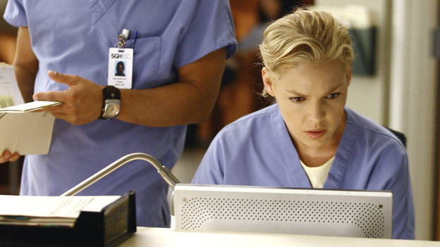 GREY'S ANATOMY - "A Change is Gonna Come" - Having just returned from her honeymoon with Meredith, Cristina searches for Burke, but he's nowhere to be found. Meredith, Cristina, Izzie and Alex spend their first day as residents with their own groups of interns - among the interns are George, repeating his intern year after failing his exams, and Lexie Grey, Meredith's half-sister whom she has never met. Now that Derek's relationship with Meredith has reached an emotional impasse, he looks to his fellow doctors for friendship; Bailey wrestles with her place within the hospital now that her former interns report to new Chief Resident Callie; and Richard resumes his position as Chief of Surgery, on the season premiere of "Grey's Anatomy," THURSDAY, SEPTEMBER 27 (9:00-10:01 p.m., ET) on the ABC Television Network. (ABC/SCOTT GARFIELD)JUSTIN CHAMBERS, KATHERINE HEIGL