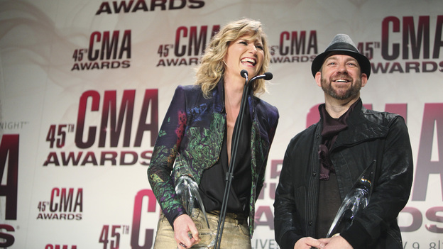 THE 45th ANNUAL CMA AWARDS - GENERAL - "The 45th Annual CMA Awards" broadcast live on ABC from the Bridgestone Arena in Nashville on WEDNESDAY, NOVEMBER 9 (8:00-11:00 p.m., ET). (ABC/SARA KAUSS)SUGARLAND