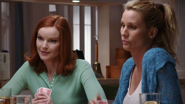 DESPERATE HOUSEWIVES - "The Ladies Who Lunch" - Maisy Gibbons' (guest star Sharon Lawrence) series of unfortunate events shock the residents of Wisteria Lane, and have unexpected consequences for Bree; Gabrielle faces a crisis of her own when her sewer system goes out and she doesn't have the money to fix it; and Lynette braves a scandal herself when it's rumored that the twins started the school's head lice epidemic. Meanwhile, as Susan sinks into depression over her breakup with Mike, she finds a surprising ally, on "Desperate Housewives," SUNDAY, XXXXXX (9:00-10:02 p.m., ET) on the ABC Television Network. (ABC/DANNY FELD) MARCIA CROSS, NICOLLETTE SHERIDAN