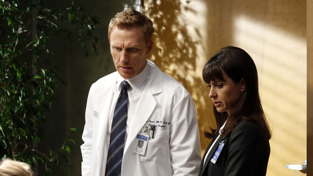 GREY'S ANATOMY - "Walking on a Dream" - The Seattle Grace doctors are on edge when a new medical professional enters the hospital; Arizona struggles with the emotional and physical pain of a phantom limb; and while battling pregnancy hormones, an overly-emotional Meredith is confronted with her worst fear, on "Grey's Anatomy," THURSDAY, JANUARY 24 (9:00-10:02 p.m., ET) on the ABC Television Network. (ABC/KELSEY MCNEAL)JESSICA CAPSHAW, KEVIN MCKIDD, CONSTANCE ZIMMER