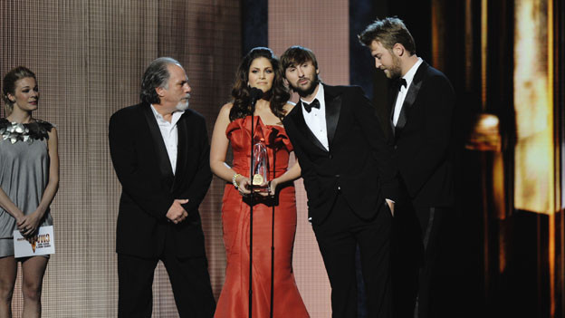 THE 44TH ANNUAL CMA AWARDS - THEATRE - "The 44th Annual CMA Awards" were broadcast live from the Bridgestone Arena in Nashville, WEDNESDAY, NOVEMBER 10 (8:00-11:00 p.m., ET) on the ABC Television Network. (ABC/KATHERINE BOMBOY)LEANN RIMES, PAUL WORLEY, LADY ANTEBELLUM