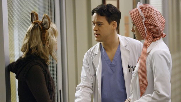 GREY'S ANATOMY - "Haunt You Every Day" - It's Halloween, and the day is full of surprises for the doctors of Seattle Grace - Alex receives an unexpected and welcome visit from his former patient, Ava/Rebecca, Meredith is convinced that her mother's ashes are haunting her, Cristina is snubbed by a surgeon she admires, and Callie announces George and Izzie's affair to their fellow doctors, on "Grey's Anatomy," THURSDAY, OCTOBER 25 (9:00-10:02 p.m., ET) on the ABC Television Network. (ABC/SCOTT GARFIELD)BHAMA ROGET, T.R. KNIGHT, CHYLER LEIGH