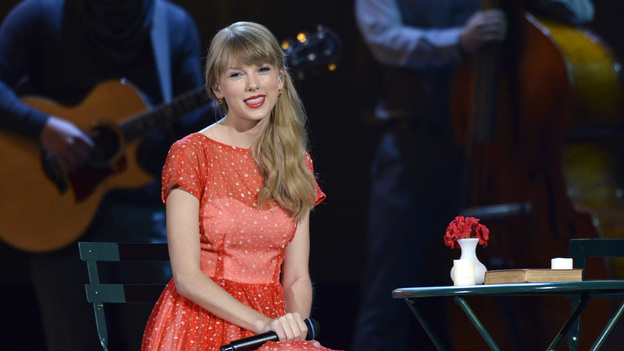 THE 46TH ANNUAL CMA AWARDS - THEATRE - "The 46th Annual CMA Awards" airs live THURSDAY, NOVEMBER 1 (8:00-11:00 p.m., ET) on ABC live from the Bridgestone Arena in Nashville, Tennessee. (ABC/KATHERINE BOMBOY-THORNTON)TAYLOR SWIFT