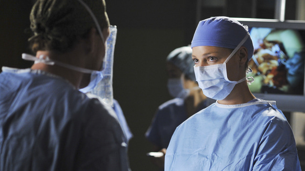 GREY'S ANATOMY - "Life During Wartime" - Izzie assists in a surgery, on "Grey's Anatomy," THURSDAY, OCTOBER 30 (9:00-10:01 p.m., ET) on the ABC Television Network. (ABC/ERIC MCCANDLESS) KATHERINE HEIGL