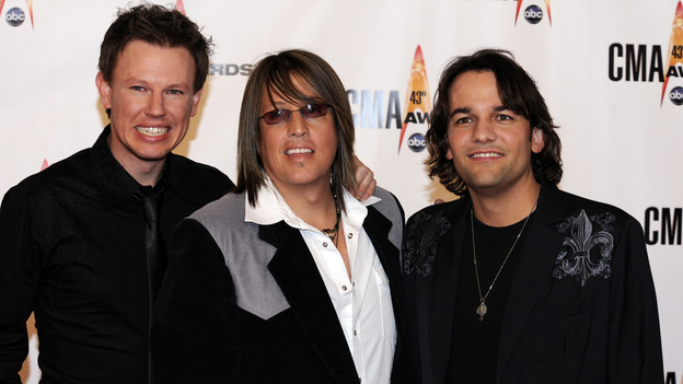 THE 43rd ANNUAL CMA AWARDS - RED CARPET ARRIVALS - "The 43rd Annual CMA Awards" will be broadcast live from the Sommet Center in Nashville, WEDNESDAY, NOVEMBER 11 (8:00-11:00 p.m., ET) on the ABC Television Network. (ABC/DONNA SVENNEVIK)DUE WEST
