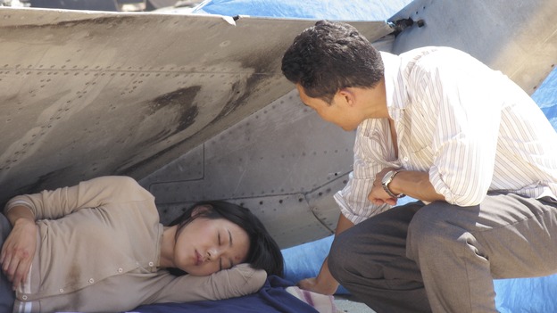 100939_5903 -- LOST - EPISODE 101 - "TABULA RASA," EPISODE 102 - "WALKABOUT" (ABC/MARIO PEREZ)YUNJIN KIM, DANIEL DAE KIM