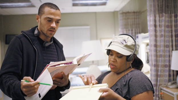GREY'S ANATOMY - "Second Opinion" - As the doctors continue with their lawsuit, they're forced to confront the realities of their injuries. Meanwhile, Bailey tricks Arizona into helping her with a pediatric case, and Cristina tries to find normalcy in her new environment, on "Grey's Anatomy," THURSDAY, NOVEMBER 15 (9:00-10:02 p.m., ET) on the ABC Television Network. (ABC/RON TOM)JESSE WILLIAMS, CHANDRA WILSON (DIRECTOR)