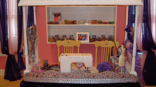 EXTREME MAKEOVER HOME EDITION - "King Family," - Girl's Bedroom, on "Extreme Makeover Home Edition," Sunday, October 19th on the ABC Television Network.