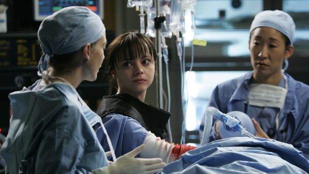 GREY'S ANATOMY - "It's the End of the World (As We Know It)" (ABC/PETER "HOPPER" STONE)ELLEN POMPEO, CHRISTINA RICCI, SANDRA OH