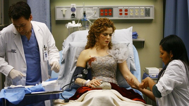 GREY'S ANATOMY - "Dream a Little Dream of Me" - George and Callie take care of one of three injure women, on "Grey's Anatomy," THURSDAY, SEPTEMBER 25 (9:00-11:00 p.m., ET) on the ABC Television Network. (ABC/SCOTT GARFIELD) T.R. KNIGHT, BERNADETTE PETERS, SARA RAMIREZ