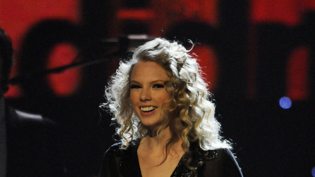 THE 43rd ANNUAL CMA AWARDS - THEATRE - "The 43rd Annual CMA Awards" broadcast live from the Sommet Center in Nashville, WEDNESDAY, NOVEMBER 11 (8:00-11:00 p.m., ET) on the ABC Television Network. (ABC/KATHERINE BOMBOY)TAYLOR SWIFT
