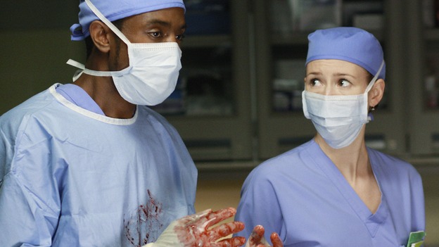 GREY'S ANATOMY - "In The Midnight Hour" - Lexie and the other interns panic when Sadie's impromptu surgery goes terribly wrong, on "Grey's Anatomy," THURSDAY, NOVEMBER 20 (9:00-10:01 p.m., ET) on the ABC Television Network.  (ABC/RON TOM) BRANDON SCOTT, CHYLER LEIGH