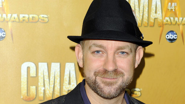 THE 44TH ANNUAL CMA AWARDS - RED CARPET ARRIVALS - "The 44th Annual CMA Awards" will be broadcast live from the Bridgestone Arena in Nashville, WEDNESDAY, NOVEMBER 10 (8:00-11:00 p.m., ET) on the ABC Television Network. (ABC/ANDREW WALKER)KRISTIAN BUSH OF SUGARLAND
