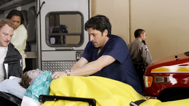 GREY'S ANATOMY - "Drowning on Dry Land" - "Grey's Anatomy's" three-episode story arc continues with a part two that will challenge the interns of Seattle Grace -- and "Grey's" fans as well -- like never before, THURSDAY, FEBRUARY 15 (9:00-10:01 p.m., ET) on the ABC Television Network. Elizabeth Reaser (Independent Spirit Award nominee for "Sweet Land") guest stars as a patient over multiple episodes. (ABC/CRAIG SJODIN)MAC BRANDT, CHANDRA WILSON, ELLEN POMPEO, PATRICK DEMPSEY