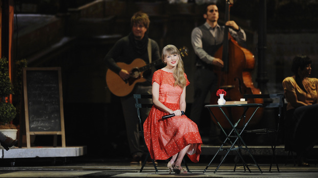 THE 46TH ANNUAL CMA AWARDS - THEATRE - "The 46th Annual CMA Awards" airs live THURSDAY, NOVEMBER 1 (8:00-11:00 p.m., ET) on ABC live from the Bridgestone Arena in Nashville, Tennessee. (ABC/KATHERINE BOMBOY-THORNTON)TAYLOR SWIFT