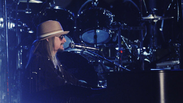 THE 44TH ANNUAL CMA AWARDS - THEATRE - "The 44th Annual CMA Awards" were broadcast live from the Bridgestone Arena in Nashville, WEDNESDAY, NOVEMBER 10 (8:00-11:00 p.m., ET) on the ABC Television Network. (ABC/KATHERINE BOMBOY)KID ROCK