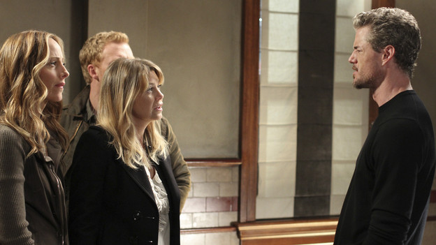 GREY'S ANATOMY - "Something's Gotta Give" - Top security measures go into place as a team of doctors, led by the Chief, try to save the life of a major policitcal figure from the Middle East. Meanwhile Cristina decides to finally decorate her new place and throw a housewarming party, and Alex shows up late from a weekend getaway to his first day of rounds with the new Pediatrics Attending, Dr. Phil Stark (guest star Peter MacNicol), on "Grey's Anatomy," THURSDAY, NOVEMBER 11 (9:00-10:01 p.m., ET) on the ABC Television Network. (ABC/RON TOM)KIM RAVER, KEVIN MCKIDD (OBSCURED), ELLEN POMPEO, ERIC DANE