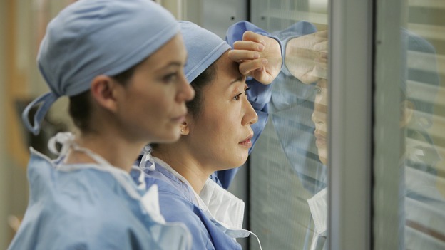 GREY'S ANATOMY - "It's the End of the World (As We Know It)" (ABC/PETER "HOPPER" STONE)ELLEN POMPEO, SANDRA OH