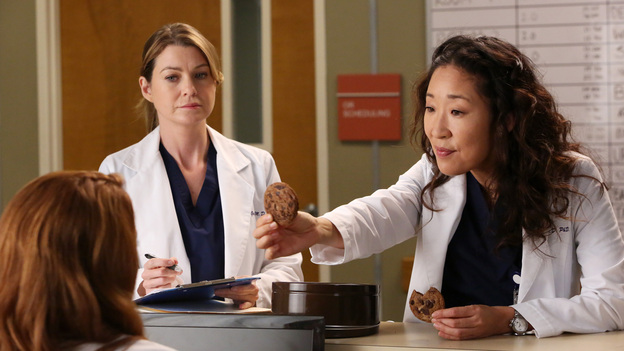 GREY'S ANATOMY - "The End is the Beginning is the End" - Meredith, Derek, Cristina and Arizona receive big news regarding the plane crash lawsuit, Richard avoids Catherine's romantic advances and Jackson takes on one of Mark Sloane's old patients. Meanwhile, Derek begins recovery on his hand, on "Grey's Anatomy," THURSDAY, JANUARY 17 (9:00-10:02 p.m., ET) on the ABC Television Network. (ABC/DANNY FELD)ELLEN POMPEO, SANDRA OH