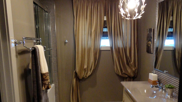 EXTREME MAKEOVER HOME EDITION - "Johnson-Goslee Family," - Bathroom Picture,                on   "Extreme Makeover Home  Edition,"  Friday,   December 9th                   (8:00-10:00   p.m.  ET/PT) on the ABC     Television  Network.