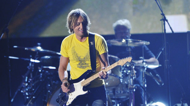 THE 44TH ANNUAL CMA AWARDS - THEATRE - "The 44th Annual CMA Awards" were broadcast live from the Bridgestone Arena in Nashville, WEDNESDAY, NOVEMBER 10 (8:00-11:00 p.m., ET) on the ABC Television Network. (ABC/KATHERINE BOMBOY)KEITH URBAN