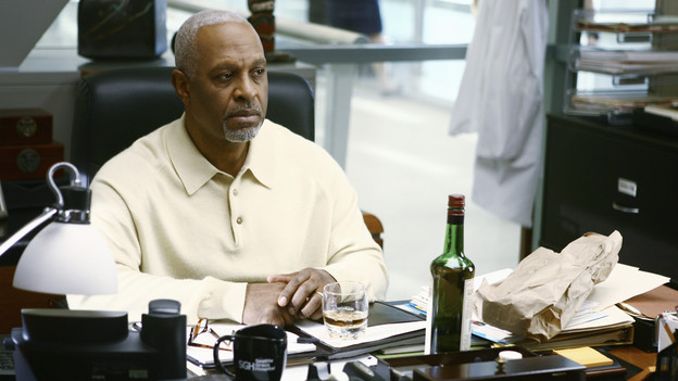 GREY'S ANATOMY - "I Like You So Much Better When You're Naked" - After learning of Richard's drinking problem, Derek confronts him for the sake of his friend and the hospital, Izzie returns, hoping to reconcile with Alex, and tensions run high between Teddy, Cristina and Owen in the aftermath of Cristina's startling confession, on "Grey's Anatomy," THURSDAY, JANUARY 21 (9:00-10:01 p.m., ET) on the ABC Television Network. (ABC/SCOTT GARFIELD)JAMES PICKENS JR.