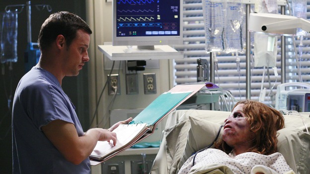 GREY'S ANATOMY - "Some Kind of Miracle" - One person's fight to live affects everyone at Seattle Grace, in the dramatic conclusion to "Grey's Anatomy's" three-episode story arc. "Some Kind of Miracle" airs THURSDAY, FEBRUARY 22 (9:00-10:01 p.m., ET) on the ABC Television Network. Elizabeth Reaser (Independent Spirit Award nominee for "Sweet Land") guest stars as a patient. (ABC/RON TOM)JUSTIN CHAMBERS, ELIZABETH REASER