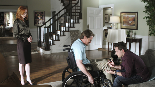 DESPERATE HOUSEWIVES - "The Ballad of Booth" - Lynette comes to a shocking realization about Eddie on ABC's "Desperate Housewives," SUNDAY, MAY 9 (9:00-10:01 p.m., ET). Meanwhile, Angie discreetly relies on Gaby for help when Patrick threatens the life of her son; Bree offers Sam a generous payoff to walk away; and Susan and Mike's financial woes result in the ultimate sacrifice. (ABC/RON TOM)MARCIA CROSS, KYLE MACLACHLAN, SHAWN PYFROM