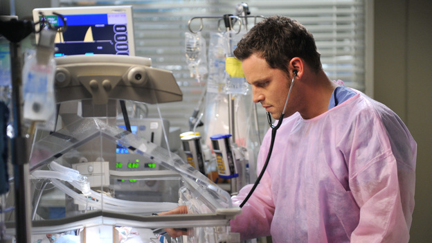 GREY'S ANATOMY - "The Lion Sleeps Tonight" - A lion breaks loose in Seattle, leaving a couple's lives and relationship at risk; Lexie overhears Mark's discussion about moving in with Julia; Teddy begins to take steps towards coming to terms with Henry's death; Callie grills Arizona on her past lovers; and Alex requests to be taken off Morgan's preemie case when she becomes too dependent on him. Meanwhile, Meredith tries to be a support for Cristina as the tension between her and Owen hits a boiling point, on Grey's Anatomy, THURSDAY, APRIL 5 (9:00-10:01 p.m., ET) on the ABC Television Network. (ABC/RICHARD FOREMAN)JUSTIN CHAMBERS