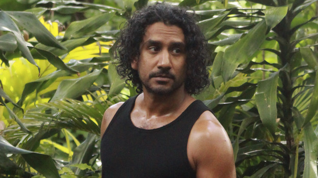 LOST - "The Candidate" - Jack must decide whether or not to trust Locke after he is asked to follow through on a difficult task, on "Lost," TUESDAY, MAY 4 (9:00-10:02 p.m., ET) on the ABC Television Network. (ABC/MARIO PEREZ) NAVEEN ANDREWS