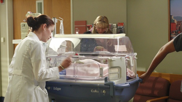 GREY'S ANATOMY - "Physical Attraction... Chemical Reaction" - George and Izzie's romantic chemistry is put to the test, as Derek asks for more than a physical connection from Meredith; much to his own surprise, Mark develops a crush on a fellow surgeon, and Callie's role as Chief Resident is placed in jeopardy after she delegates much of her job to Bailey, on "Grey's Anatomy," THURSDAY, NOVEMBER 8 (9:00-10:02 p.m., ET) on the ABC Television Network. (ABC/RON TOM)CHYLER LEIGH