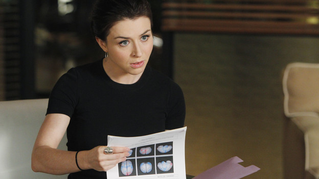 PRIVATE PRACTICE - "All in the Family" - Addison and Sam's relationship is strained when they disagree over the treatment and safety of a comatose patient who has become pregnant, while Pete and Charlotte are faced with the ethical dilemma of revealing the HIV status of a patient who has been in a serious auto accident. Violet crosses some boundaries with Pete's family as she gets caught up in the fray of Lucas's first Halloween, on "Private Practice," THURSDAY, OCTOBER 28 (10:01-11:00 p.m., ET) on the ABC Television Network. (ABC/JORDIN ALTHAUS)CATERINA SCORSONE