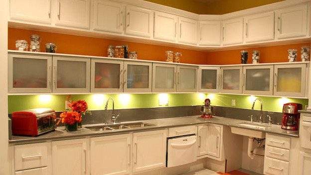 EXTREME MAKEOVER HOME EDITION - "Lighthouse School/Sweatt Family,"  - Kitchen&nbsp;   Picture, on "Extreme Makeover Home Edition," Sunday,   November 14th     (8:00-9:00 p.m. ET/PT) on the ABC Television Network.