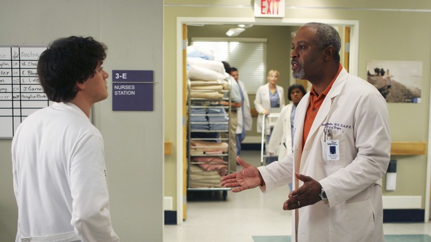 GREY'S ANATOMY - "Tell Me Sweet Little Lies" (ABC/MICHAEL DESMOND)T.R. KNIGHT, JAMES PICKENS, JR.