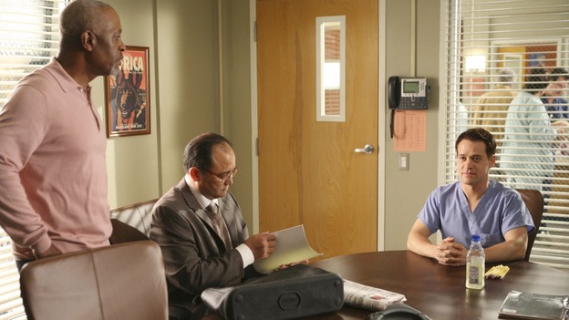 GREY'S ANATOMY - "Here Comes the Flood" - A plumbing leak becomes a deluge and wreaks havoc at Seattle Grace, as the Chief attempts to implement new teaching policies and George tries to retake his residency exam; meanwhile Derek hopes to move the roommates out of Meredith's house, to their surprise, on "Grey's Anatomy," THURSDAY, OCTOBER 9 (9:00-10:01 p.m., ET) on the ABC Television Network. (ABC/DANNY FELD)JAMES PICKENS JR., NELSON MASHITA, T.R. KNIGHT