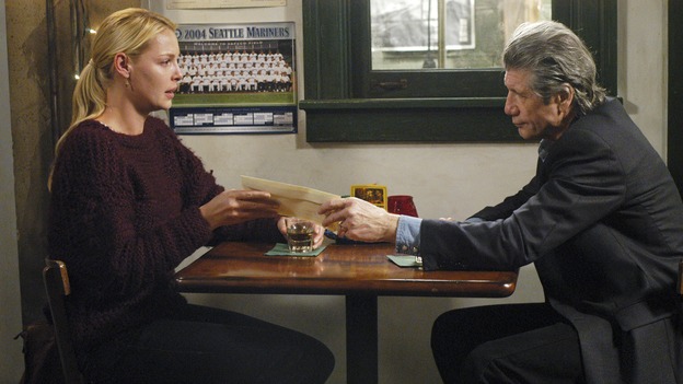 GREY'S ANATOMY - "What I Am" - Addison doubts her abilities as a doctor, Cristina pushes Burke's rehabilitation, one of the interns suffers their own medical emergency, and Izzie receives the surprise of her life, on "Grey's Anatomy," THURSDAY, OCTOBER 12 (9:00-10:01 p.m., ET) on the ABC Television Network. (ABC/GALE ADLER)KATHERINE HEIGL, FRED WARD