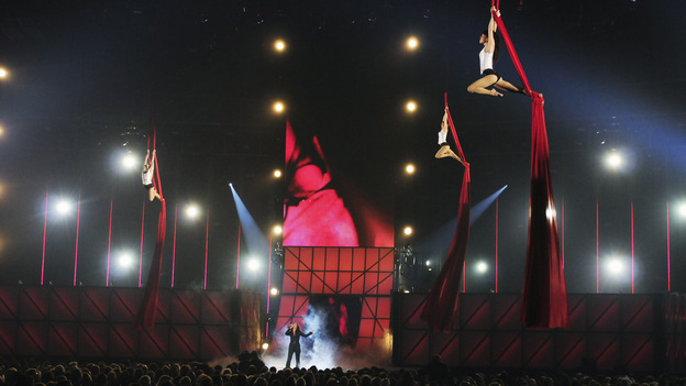 THE 45th ANNUAL CMA AWARDS - THEATRE - "The 45th Annual CMA Awards" broadcast live on ABC from the Bridgestone Arena in Nashville on WEDNESDAY, NOVEMBER 9 (8:00-11:00 p.m., ET). (ABC/KATHERINE BOMBOY-THORNTON)SARA EVANS