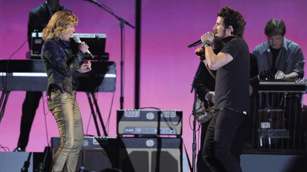 THE 45th ANNUAL CMA AWARDS - THEATRE - "The 45th Annual CMA Awards" broadcast live on ABC from the Bridgestone Arena in Nashville on WEDNESDAY, NOVEMBER 9 (8:00-11:00 p.m., ET). (ABC/KATHERINE BOMBOY-THORNTON)JENNIFER NETTLES, MATT NATHANSON