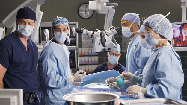 GREY'S ANATOMY - "Give Peace a Chance" - When Isaac, the hospital lab tech, has an inoperable tumor wrapped around his spine, he turns to Dr. Derek Shepherd to do the impossible, and Derek tests the Chief's authority when Richard objects to moving forward with the risky surgery, on "Grey's Anatomy," THURSDAY, OCTOBER 29 (9:00-10:01 p.m., ET) on the ABC Television Network. (ABC/KAREN NEAL)ERIC DANE, PATRICK DEMPSEY, JESSE WILLIAMS, CHYLER LEIGH