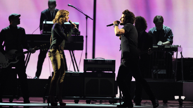 THE 45th ANNUAL CMA AWARDS - THEATRE - "The 45th Annual CMA Awards" broadcast live on ABC from the Bridgestone Arena in Nashville on WEDNESDAY, NOVEMBER 9 (8:00-11:00 p.m., ET). (ABC/KATHERINE BOMBOY-THORNTON)JENNIFER NETTLES, MATT NATHANSON