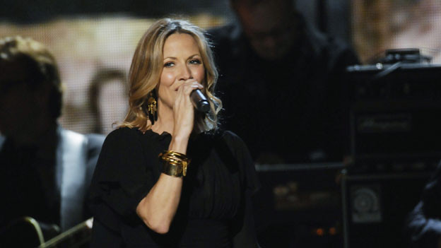 THE 44TH ANNUAL CMA AWARDS - THEATRE - "The 44th Annual CMA Awards" were broadcast live from the Bridgestone Arena in Nashville, WEDNESDAY, NOVEMBER 10 (8:00-11:00 p.m., ET) on the ABC Television Network. (ABC/KATHERINE BOMBOY)SHERYL CROW