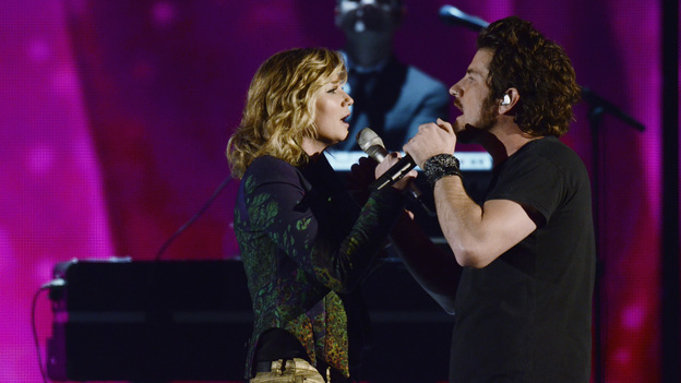 THE 45th ANNUAL CMA AWARDS - THEATRE - "The 45th Annual CMA Awards" broadcast live on ABC from the Bridgestone Arena in Nashville on WEDNESDAY, NOVEMBER 9 (8:00-11:00 p.m., ET). (ABC/KATHERINE BOMBOY-THORNTON)JENNIFER NETTLES, MATT NATHANSON