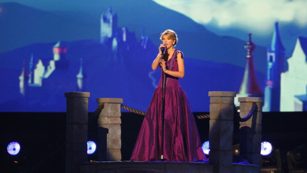 THE 42ND ANNUAL CMA AWARDS - THEATRE - "The 42nd Annual CMA Awards" aired live from the Sommet Center in Nashville, WEDNESDAY, NOVEMBER 12 (8:00-11:00 p.m., ET) on the ABC Television Network. (ABC/CHRIS HOLLO)TAYLOR SWIFT