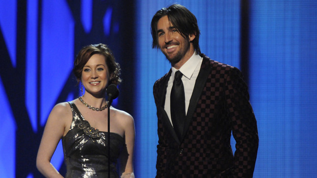 THE 43rd ANNUAL CMA AWARDS - THEATRE - "The 43rd Annual CMA Awards" broadcast live from the Sommet Center in Nashville, WEDNESDAY, NOVEMBER 11 (8:00-11:00 p.m., ET) on the ABC Television Network. (ABC/KATHERINE BOMBOY)KELLIE PICKLER, JAKE OWEN