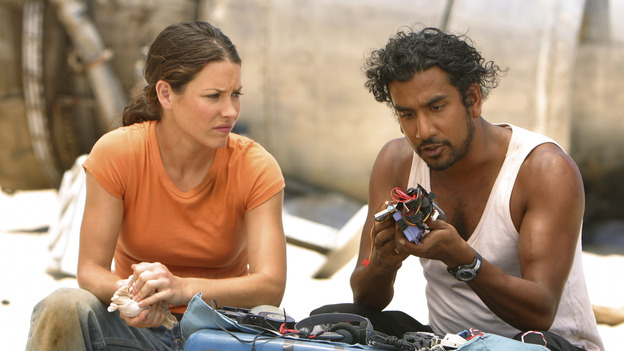 100941_6753 -- LOST - "WALKABOUT" (ABC/MARIO PEREZ)EVANGELINE LILLY, NAVEEN ANDREWS