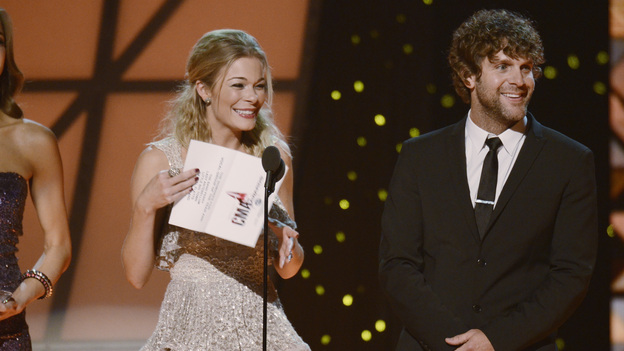 THE 45th ANNUAL CMA AWARDS - THEATRE - "The 45th Annual CMA Awards" broadcast live on ABC from the Bridgestone Arena in Nashville on WEDNESDAY, NOVEMBER 9 (8:00-11:00 p.m., ET). (ABC/KATHERINE BOMBOY-THORNTON)LEANN RIMES, BILLY CURRINGTON